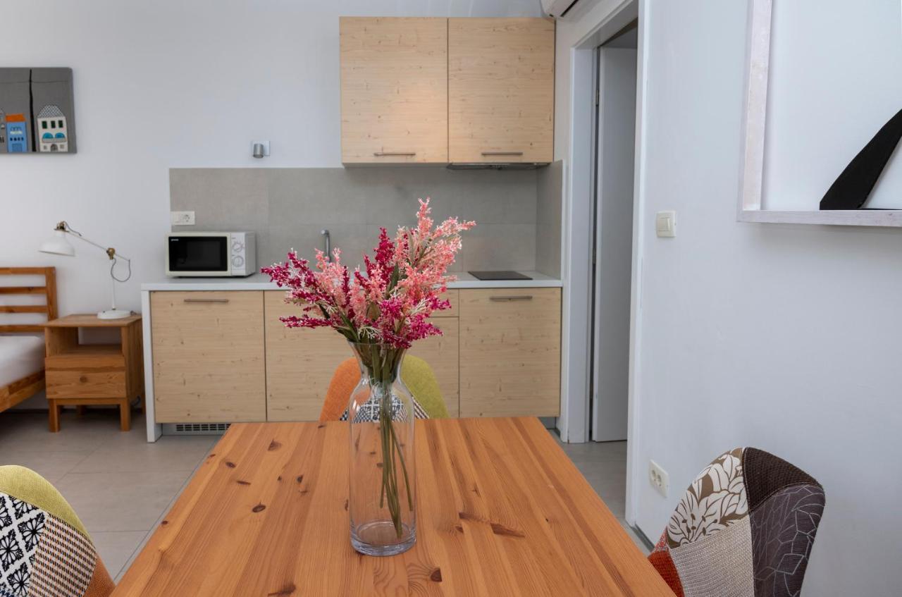 Luxury Apartments Jolara Mimice Bagian luar foto
